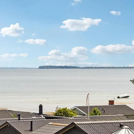 Casa de Férias Amazing In Bjert With Wifi And 3 Bedrooms Binderup Strand